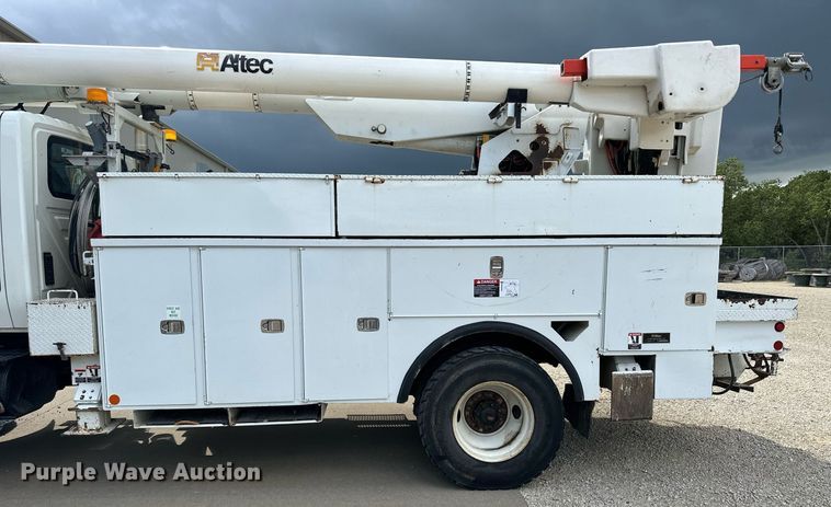 image for item NP9835 2008 International WorkStar 7300  bucket truck