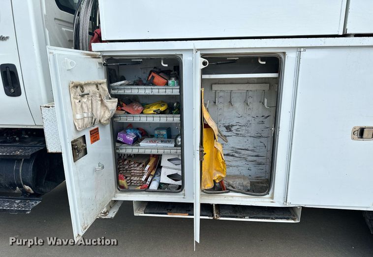 image for item NP9835 2008 International WorkStar 7300  bucket truck