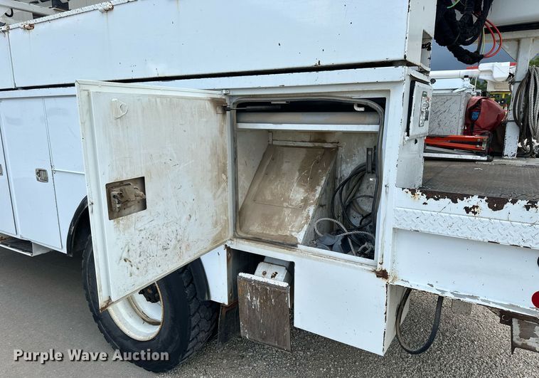 image for item NP9835 2008 International WorkStar 7300  bucket truck