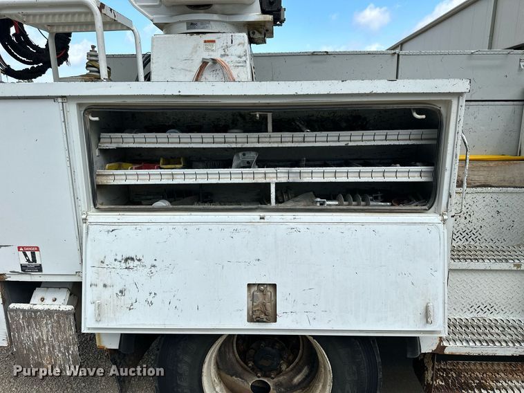 image for item NP9835 2008 International WorkStar 7300  bucket truck