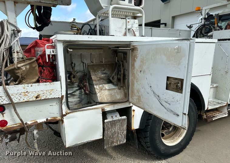 image for item NP9835 2008 International WorkStar 7300  bucket truck