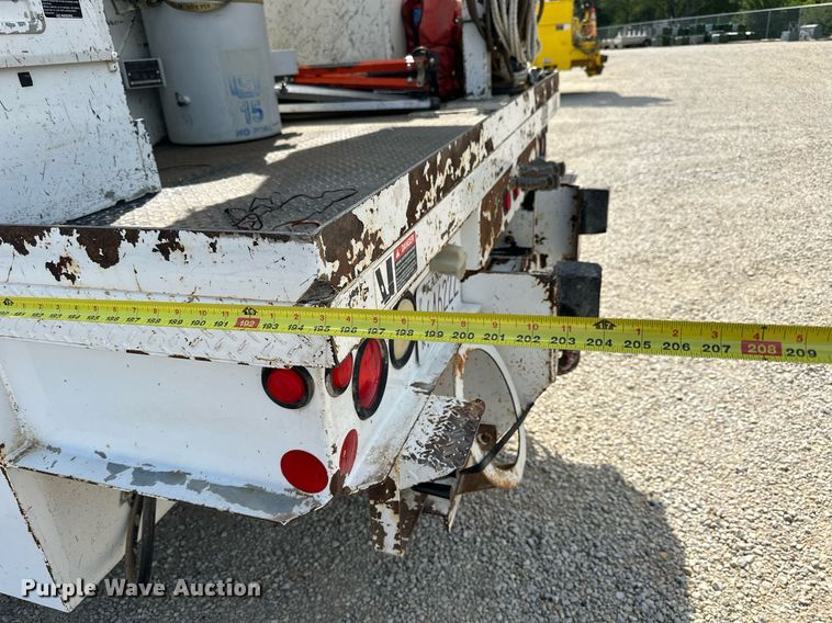 image for item NP9835 2008 International WorkStar 7300  bucket truck