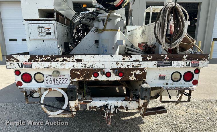 image for item NP9835 2008 International WorkStar 7300  bucket truck