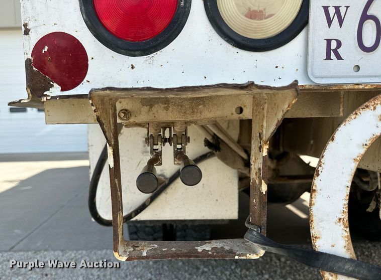 image for item NP9835 2008 International WorkStar 7300  bucket truck