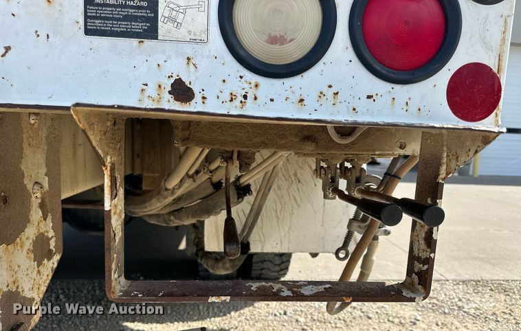 image for item NP9835 2008 International WorkStar 7300  bucket truck