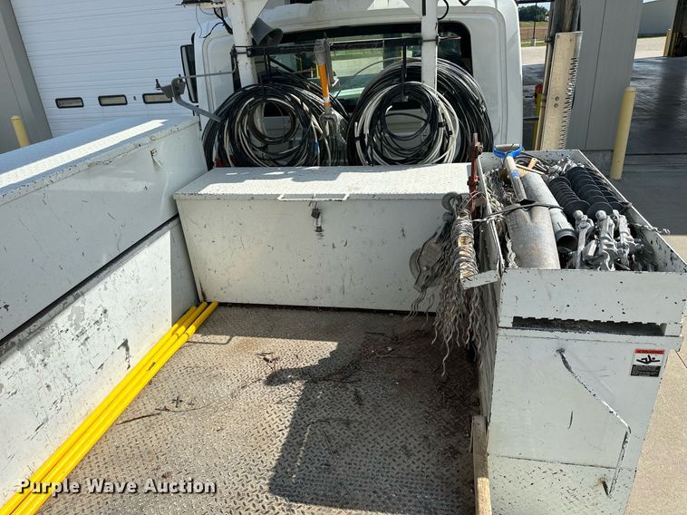 image for item NP9835 2008 International WorkStar 7300  bucket truck