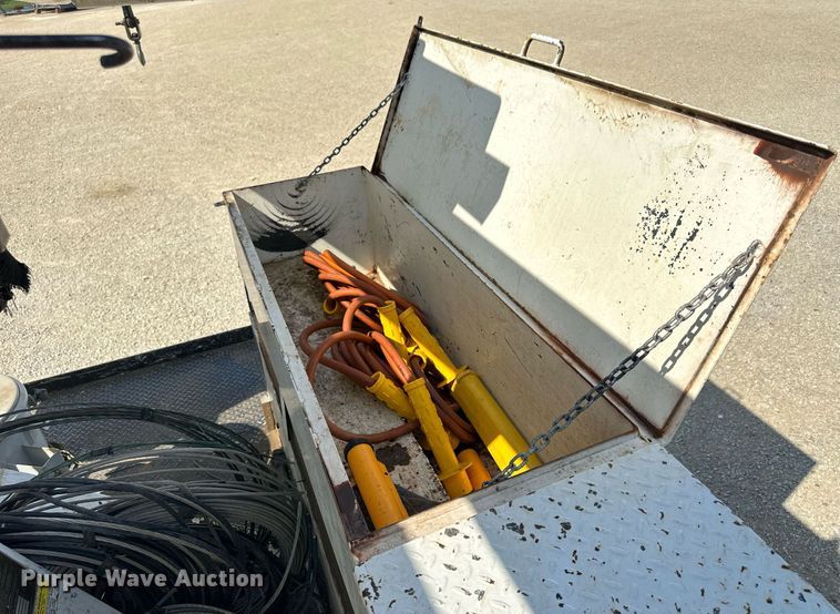 image for item NP9835 2008 International WorkStar 7300  bucket truck