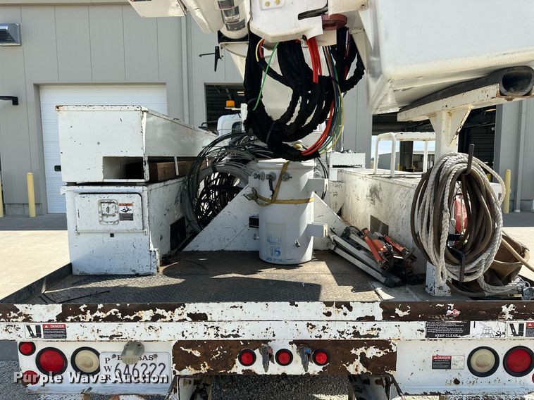 image for item NP9835 2008 International WorkStar 7300  bucket truck