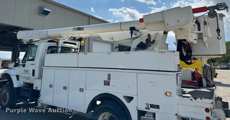 image for item NP9835 2008 International WorkStar 7300  bucket truck