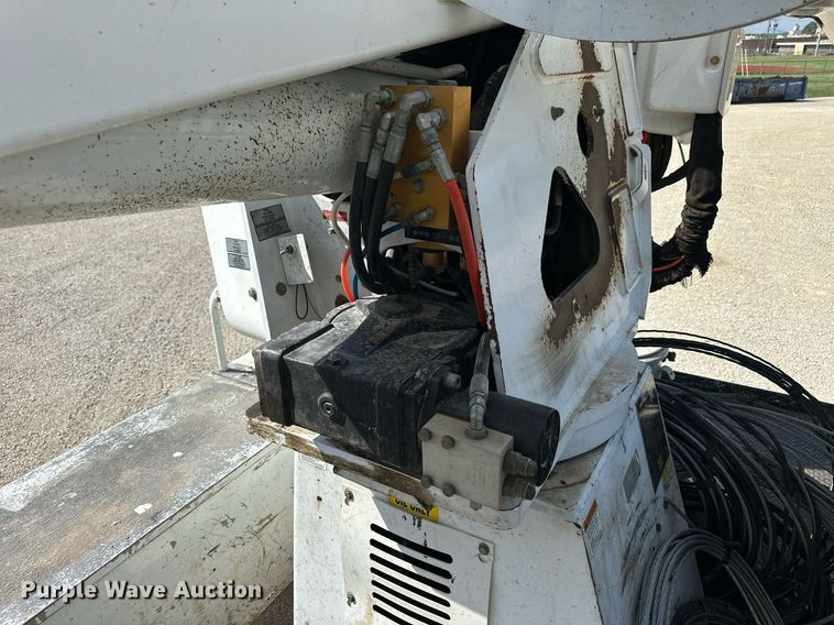 image for item NP9835 2008 International WorkStar 7300  bucket truck