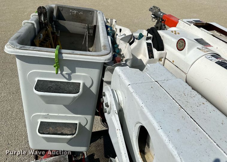 image for item NP9835 2008 International WorkStar 7300  bucket truck