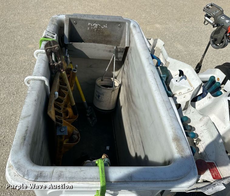 image for item NP9835 2008 International WorkStar 7300  bucket truck