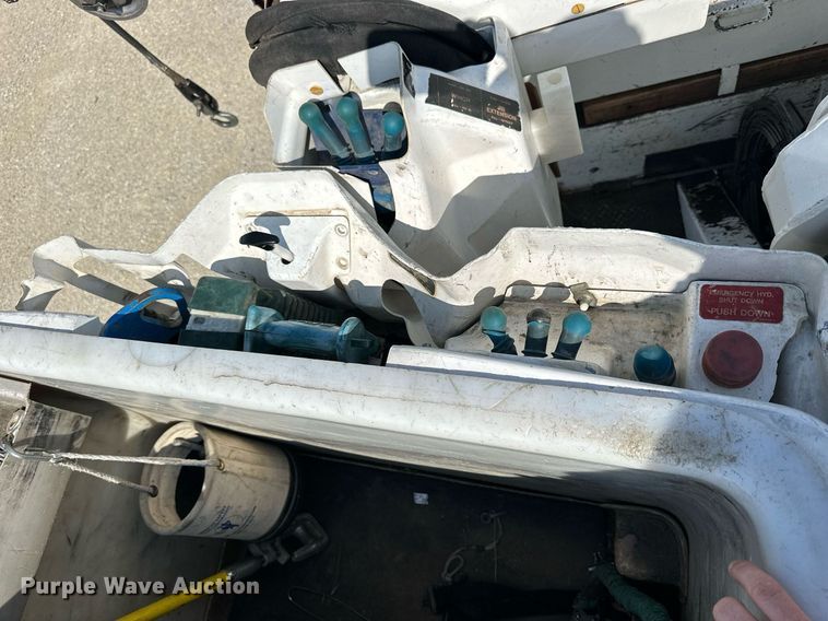 image for item NP9835 2008 International WorkStar 7300  bucket truck