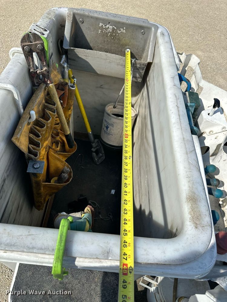 image for item NP9835 2008 International WorkStar 7300  bucket truck