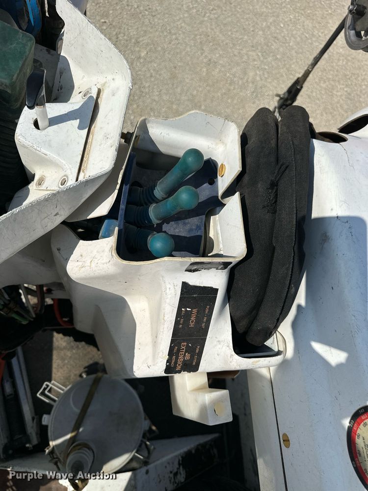 image for item NP9835 2008 International WorkStar 7300  bucket truck