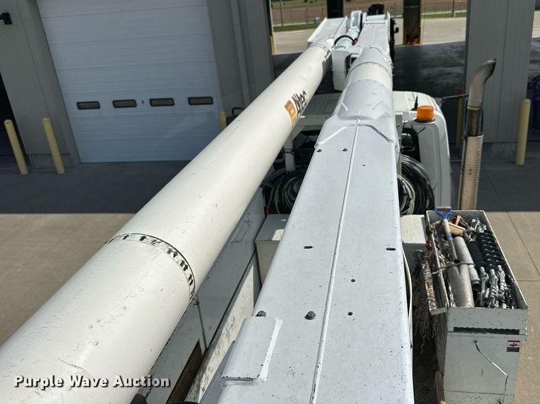 image for item NP9835 2008 International WorkStar 7300  bucket truck