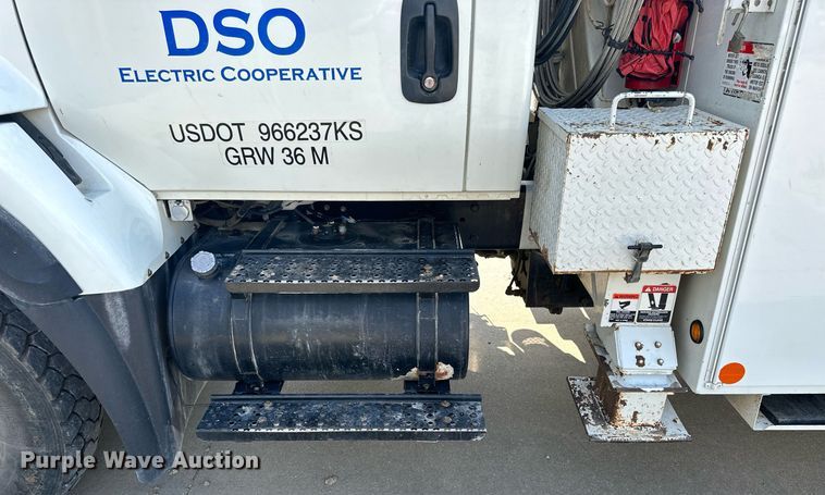 image for item NP9835 2008 International WorkStar 7300  bucket truck