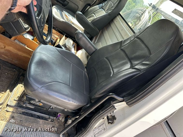 image for item NP9835 2008 International WorkStar 7300  bucket truck