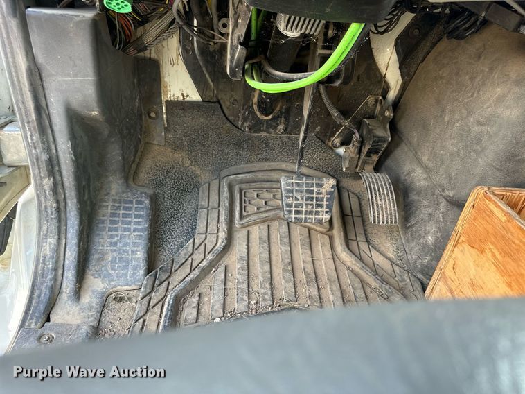 image for item NP9835 2008 International WorkStar 7300  bucket truck