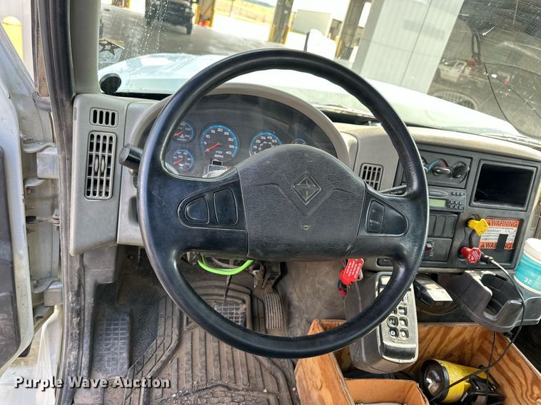 image for item NP9835 2008 International WorkStar 7300  bucket truck