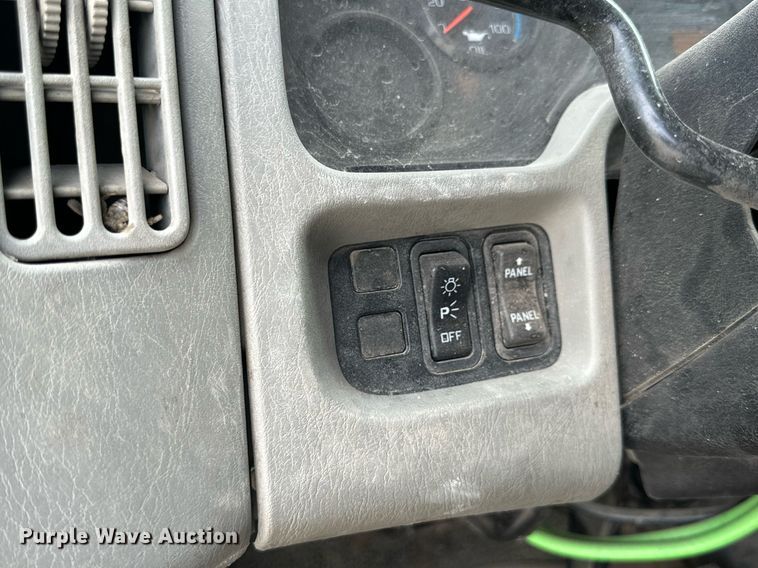 image for item NP9835 2008 International WorkStar 7300  bucket truck