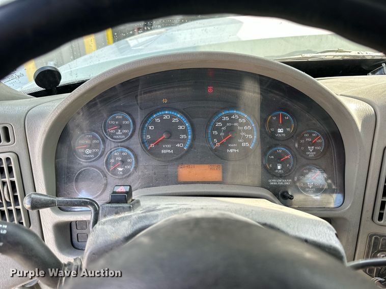 image for item NP9835 2008 International WorkStar 7300  bucket truck