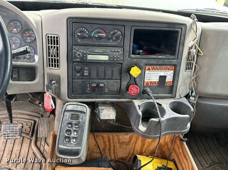 image for item NP9835 2008 International WorkStar 7300  bucket truck