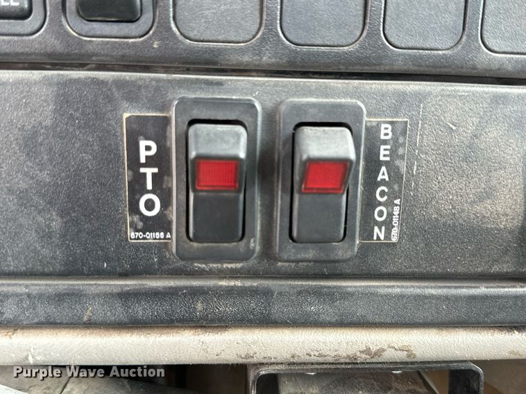 image for item NP9835 2008 International WorkStar 7300  bucket truck