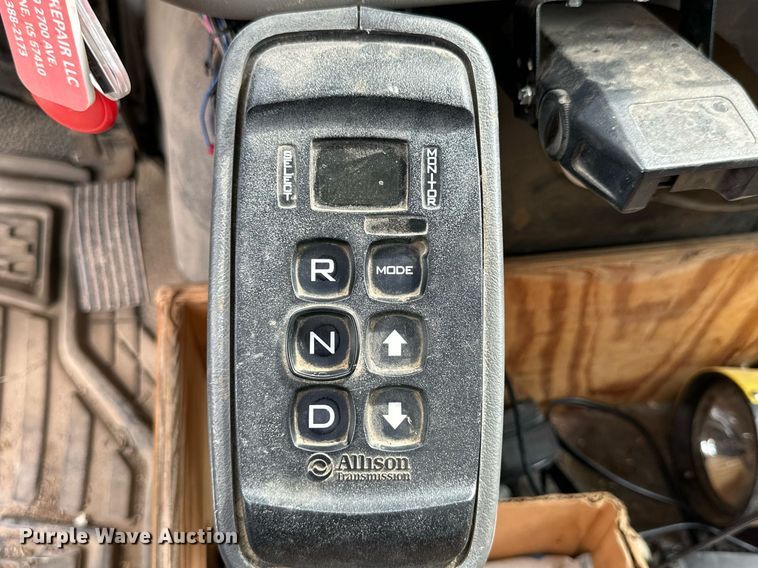 image for item NP9835 2008 International WorkStar 7300  bucket truck