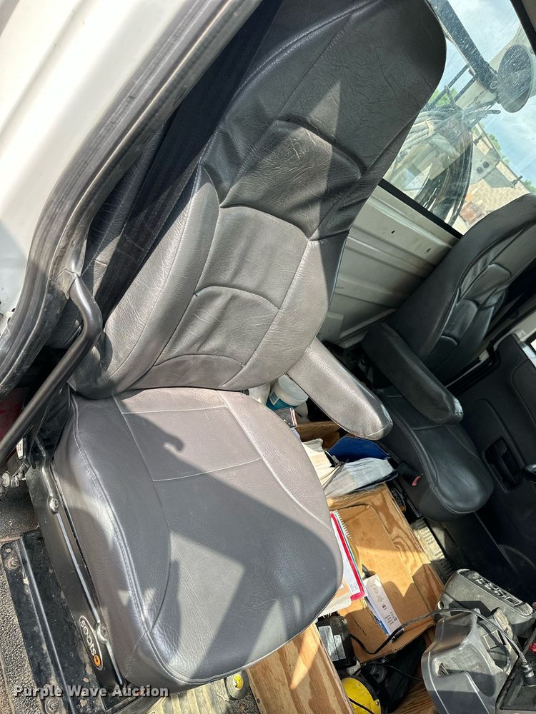 image for item NP9835 2008 International WorkStar 7300  bucket truck