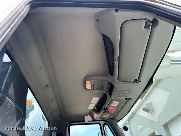 image for item NP9835 2008 International WorkStar 7300  bucket truck