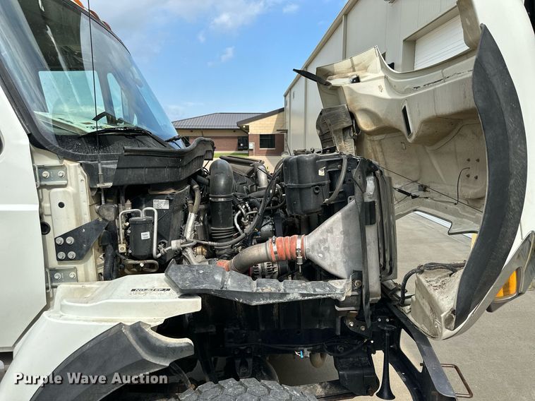 image for item NP9835 2008 International WorkStar 7300  bucket truck