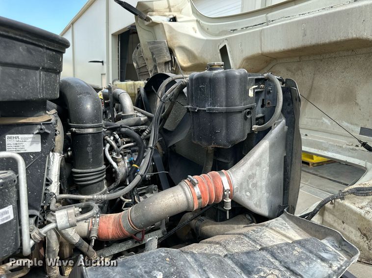 image for item NP9835 2008 International WorkStar 7300  bucket truck