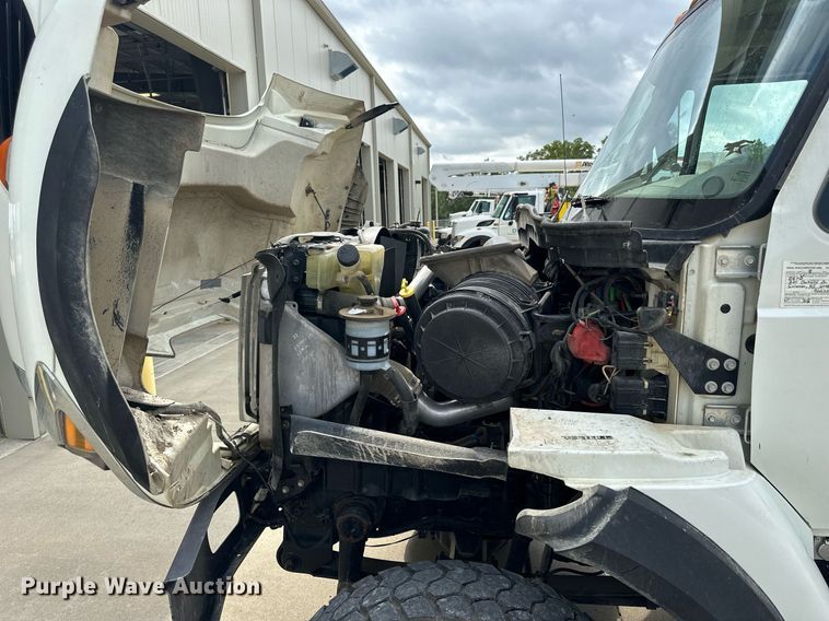 image for item NP9835 2008 International WorkStar 7300  bucket truck