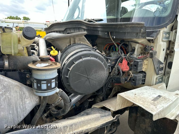 image for item NP9835 2008 International WorkStar 7300  bucket truck