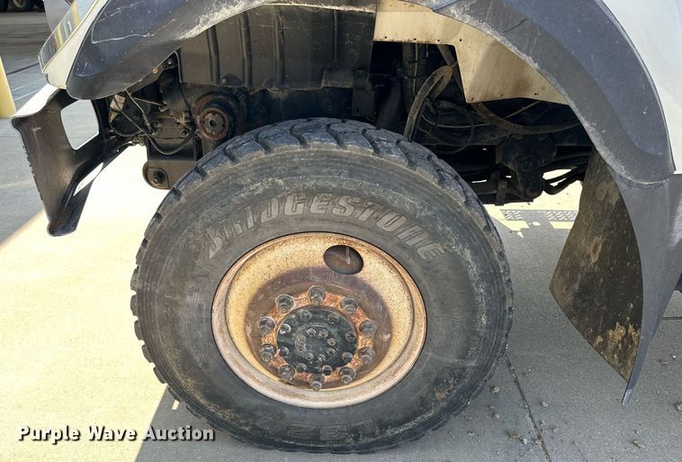 image for item NP9835 2008 International WorkStar 7300  bucket truck