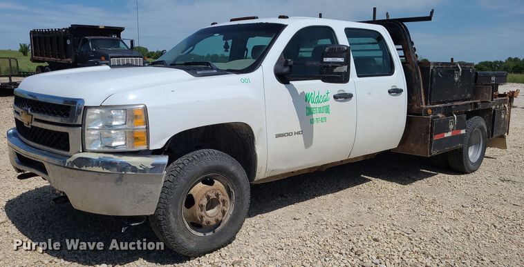 image for item NX9626 2012 Chevrolet Silverado 3500HD  Crew Cab flatbed pickup truck