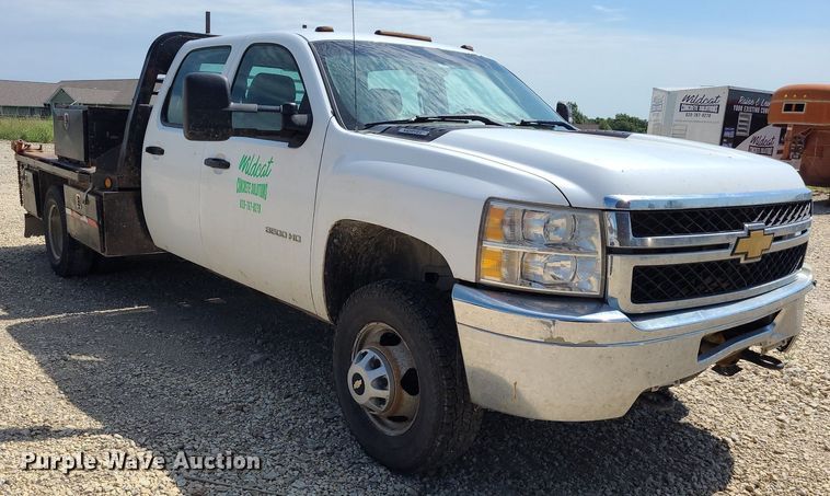 image for item NX9626 2012 Chevrolet Silverado 3500HD  Crew Cab flatbed pickup truck