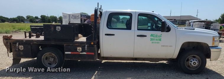 image for item NX9626 2012 Chevrolet Silverado 3500HD  Crew Cab flatbed pickup truck