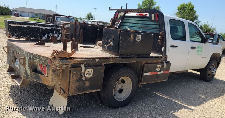 image for item NX9626 2012 Chevrolet Silverado 3500HD  Crew Cab flatbed pickup truck