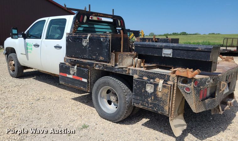 image for item NX9626 2012 Chevrolet Silverado 3500HD  Crew Cab flatbed pickup truck