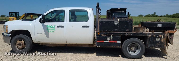 image for item NX9626 2012 Chevrolet Silverado 3500HD  Crew Cab flatbed pickup truck