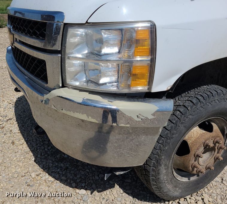 image for item NX9626 2012 Chevrolet Silverado 3500HD  Crew Cab flatbed pickup truck