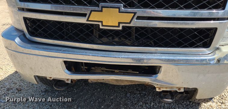 image for item NX9626 2012 Chevrolet Silverado 3500HD  Crew Cab flatbed pickup truck