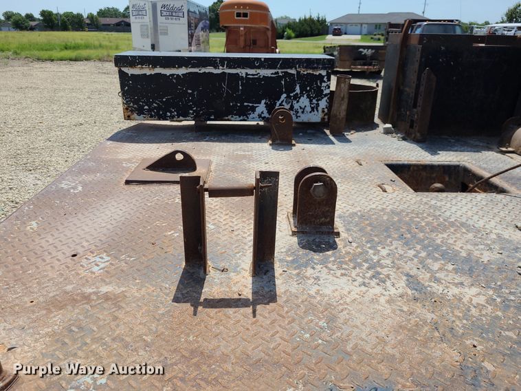 image for item NX9626 2012 Chevrolet Silverado 3500HD  Crew Cab flatbed pickup truck