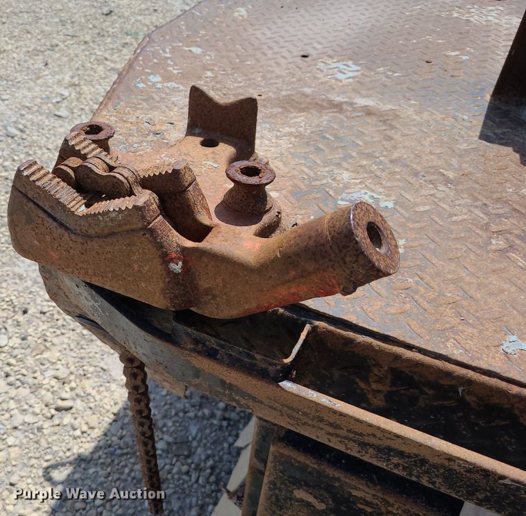 image for item NX9626 2012 Chevrolet Silverado 3500HD  Crew Cab flatbed pickup truck