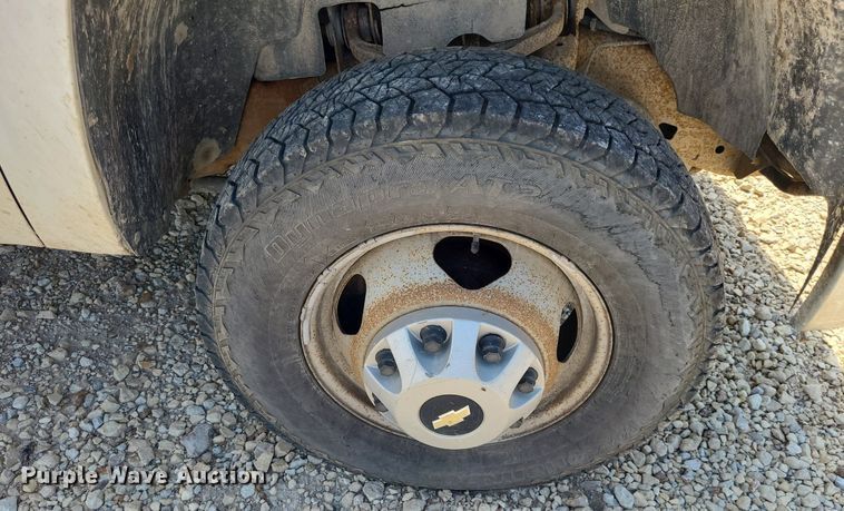 image for item NX9626 2012 Chevrolet Silverado 3500HD  Crew Cab flatbed pickup truck