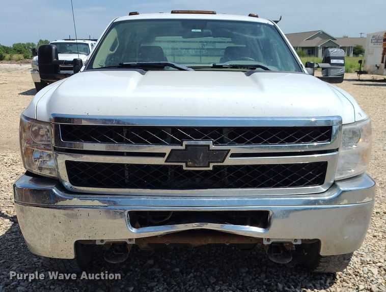 image for item NX9627 2012 Chevrolet Silverado 3500HD  Crew Cab flatbed pickup truck