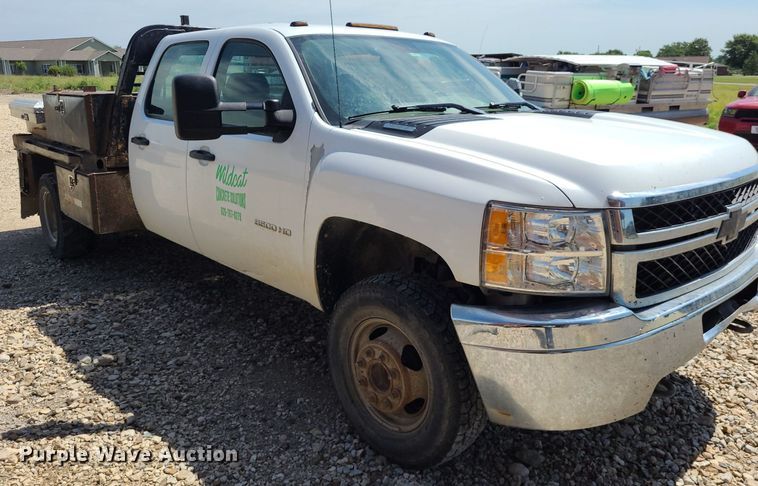 image for item NX9627 2012 Chevrolet Silverado 3500HD  Crew Cab flatbed pickup truck