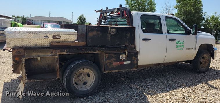 image for item NX9627 2012 Chevrolet Silverado 3500HD  Crew Cab flatbed pickup truck